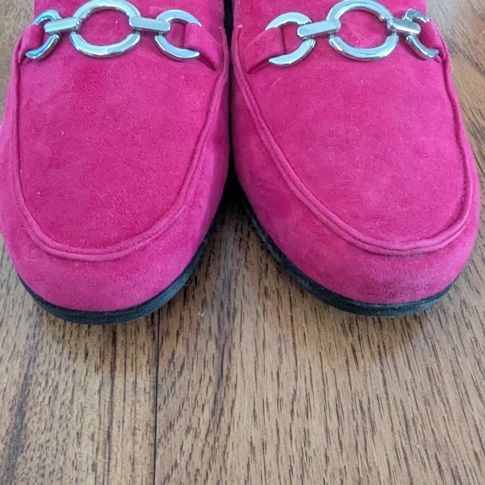 Bandolino‎ Loafers Fuchsia Pink Suede Chain Bit Detail Womens 8M Preppy Colorful